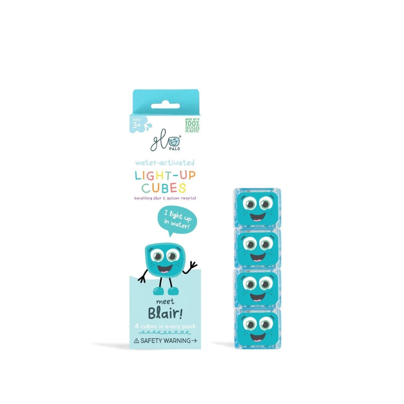 Kartonnen verpakking met vier lichtgevende blokjes van Glo Pals met het gezicht van Blair er op.