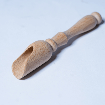 Pagalou - Montessori houten schepje voor sensorisch spel 13cm - lang handvat