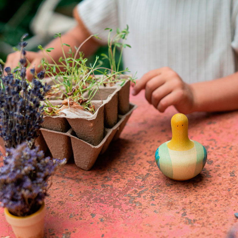 Tuff Tray lente ideeën: 8 sensorische spelwerelden voor thuis