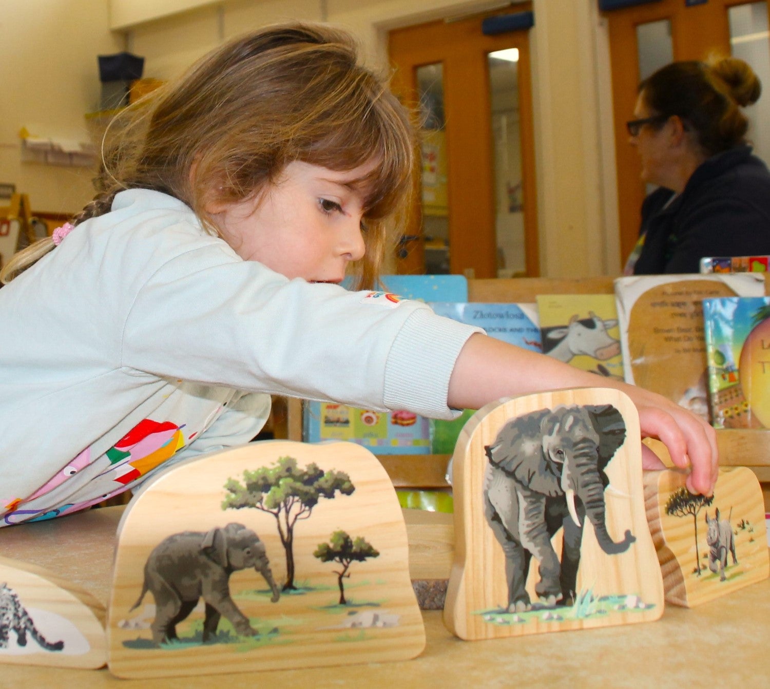 Yellow Door - Bedreigde dierenfamilies houten karakters