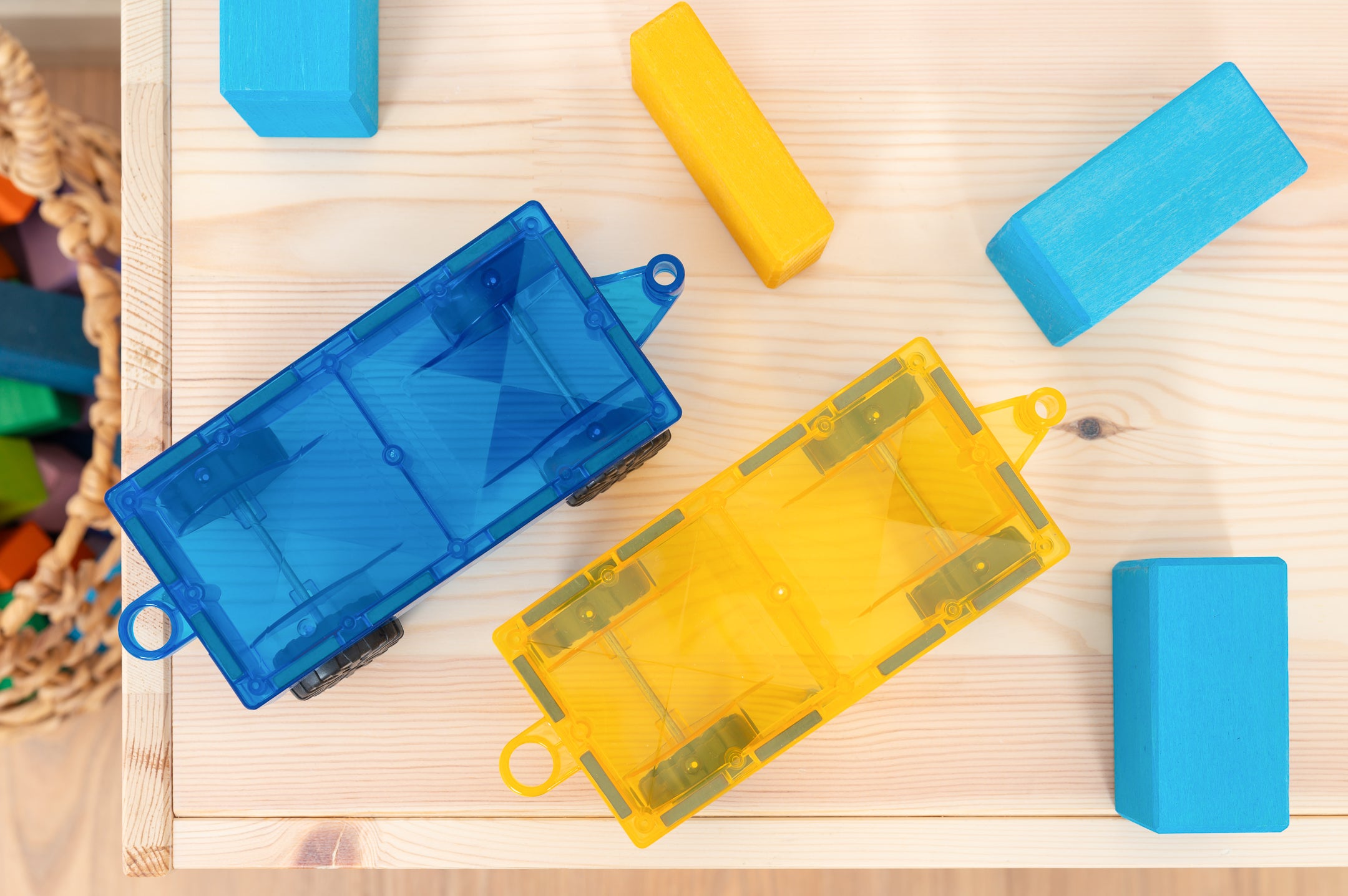 CONNETIX - 2 auto's of treinen - magnetisch constructiespeelgoed