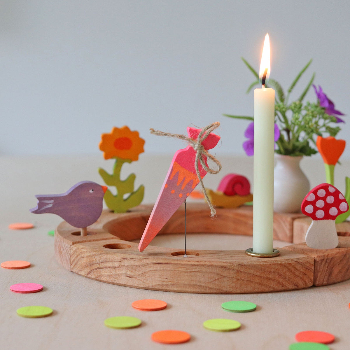 Grimm's - Houten decoratiefiguur schoolkegel neonroze