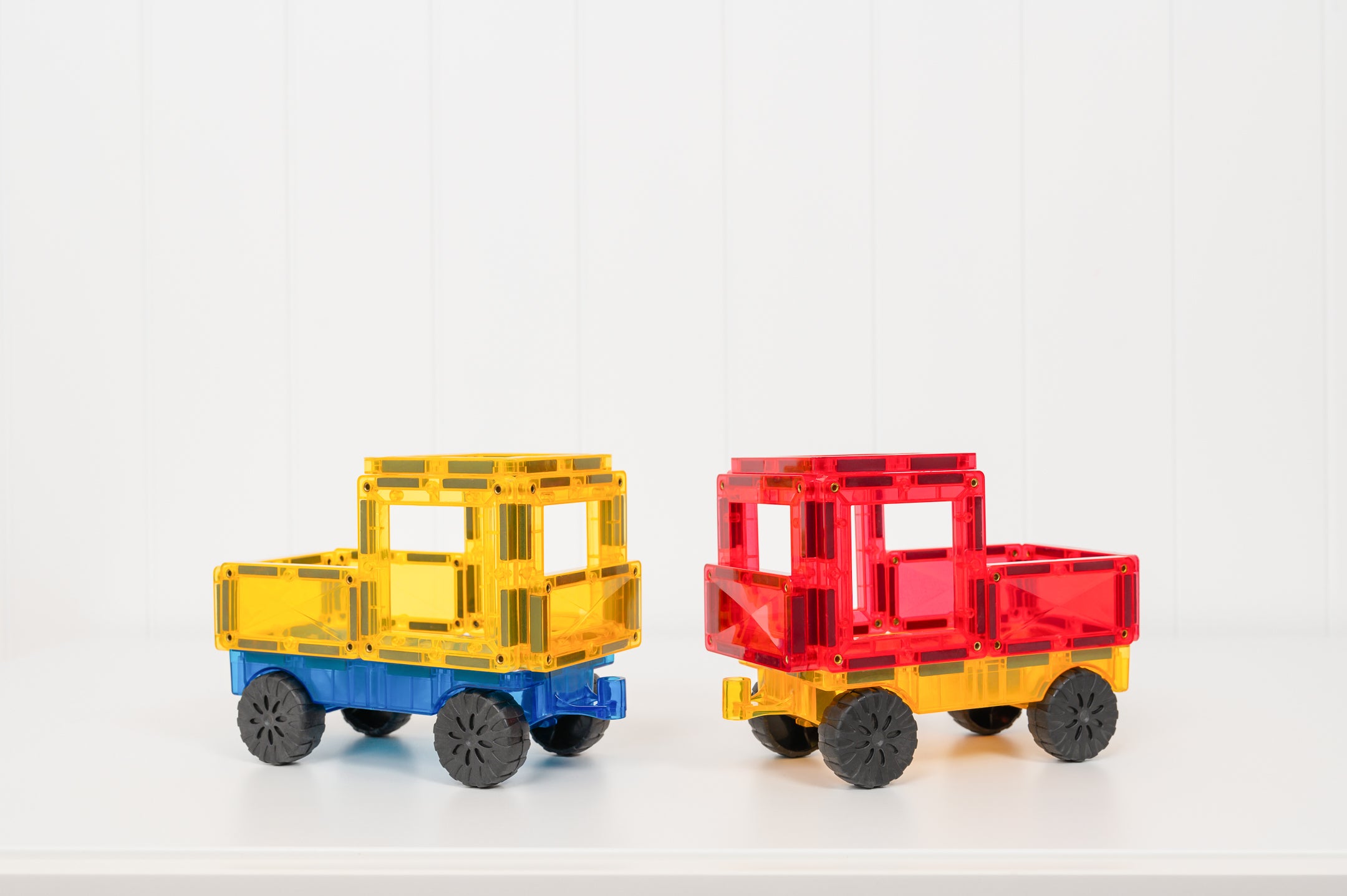 CONNETIX - 2 auto's of treinen - magnetisch constructiespeelgoed