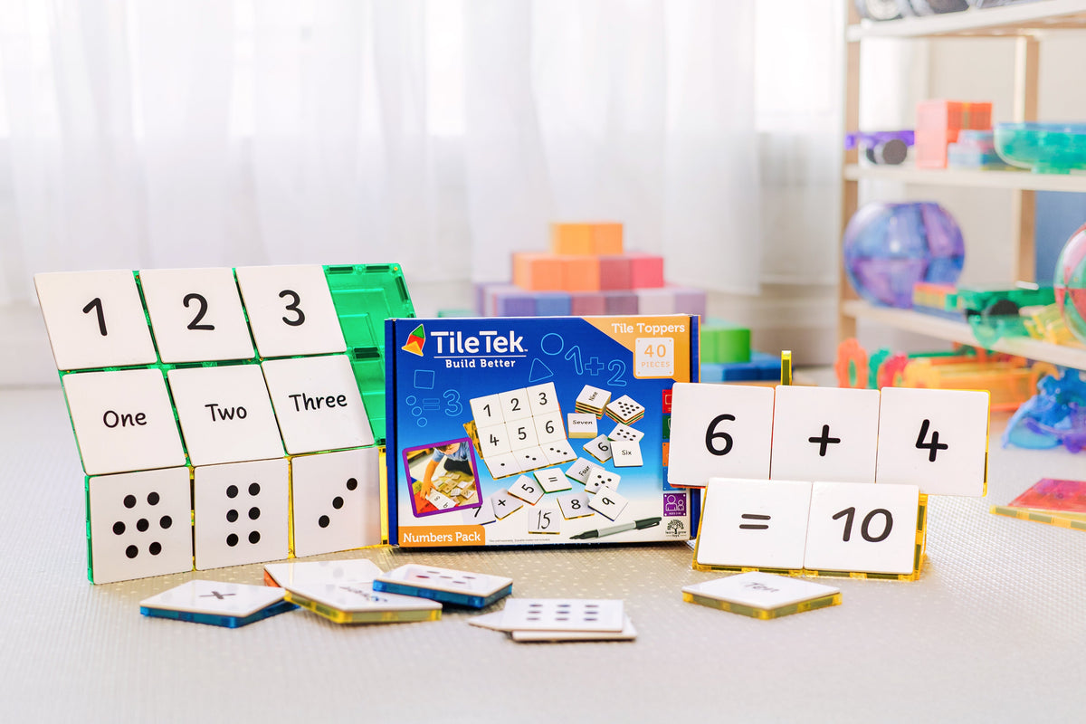 Kind legt sommen met TileTek cijfertoppers