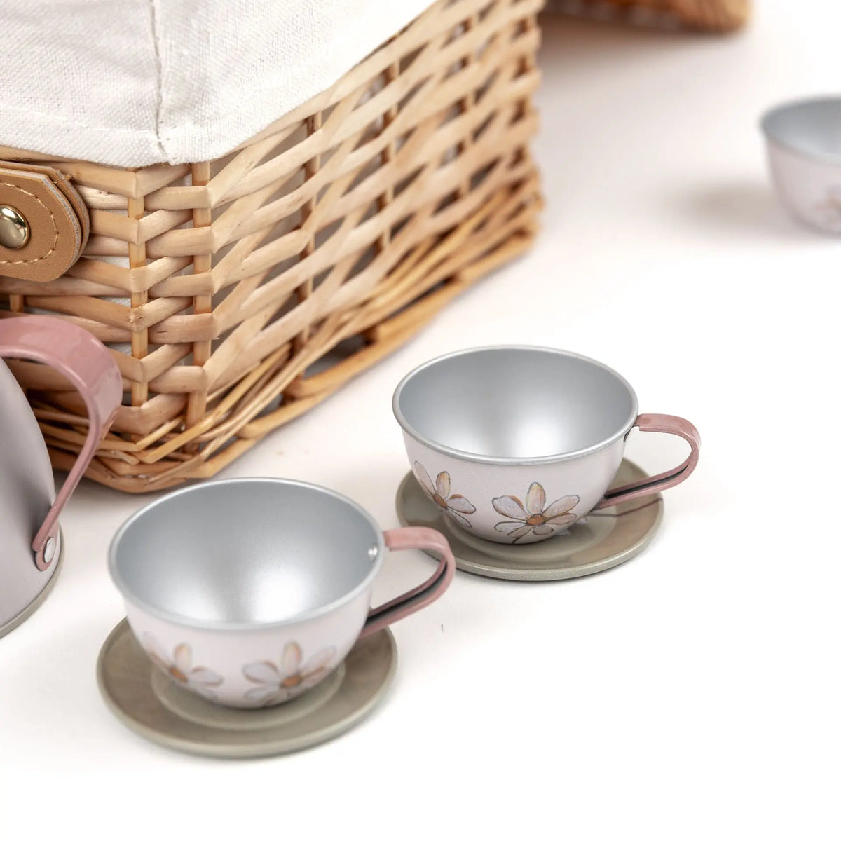 Egmont Toys - Blikken theeservies bos in een rieten mand