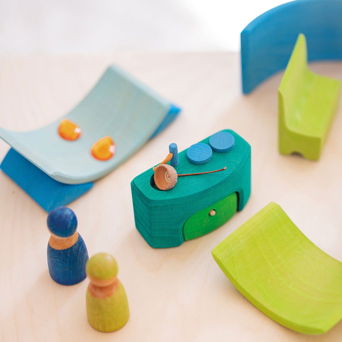 Grimm's - Blauw-groen mobiel poppenhuis to-go