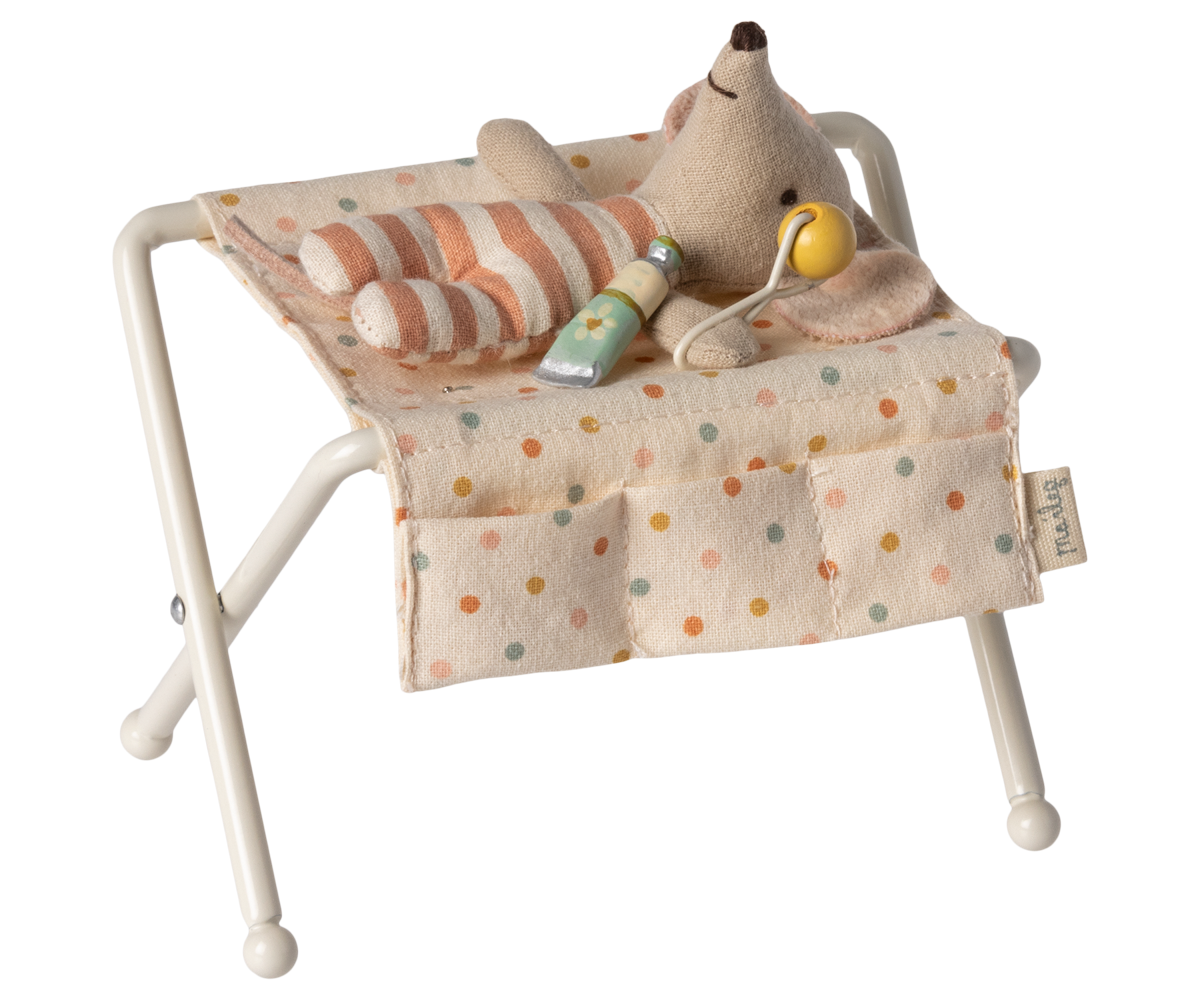 Maileg - Babymuis verzorgingstafel off white