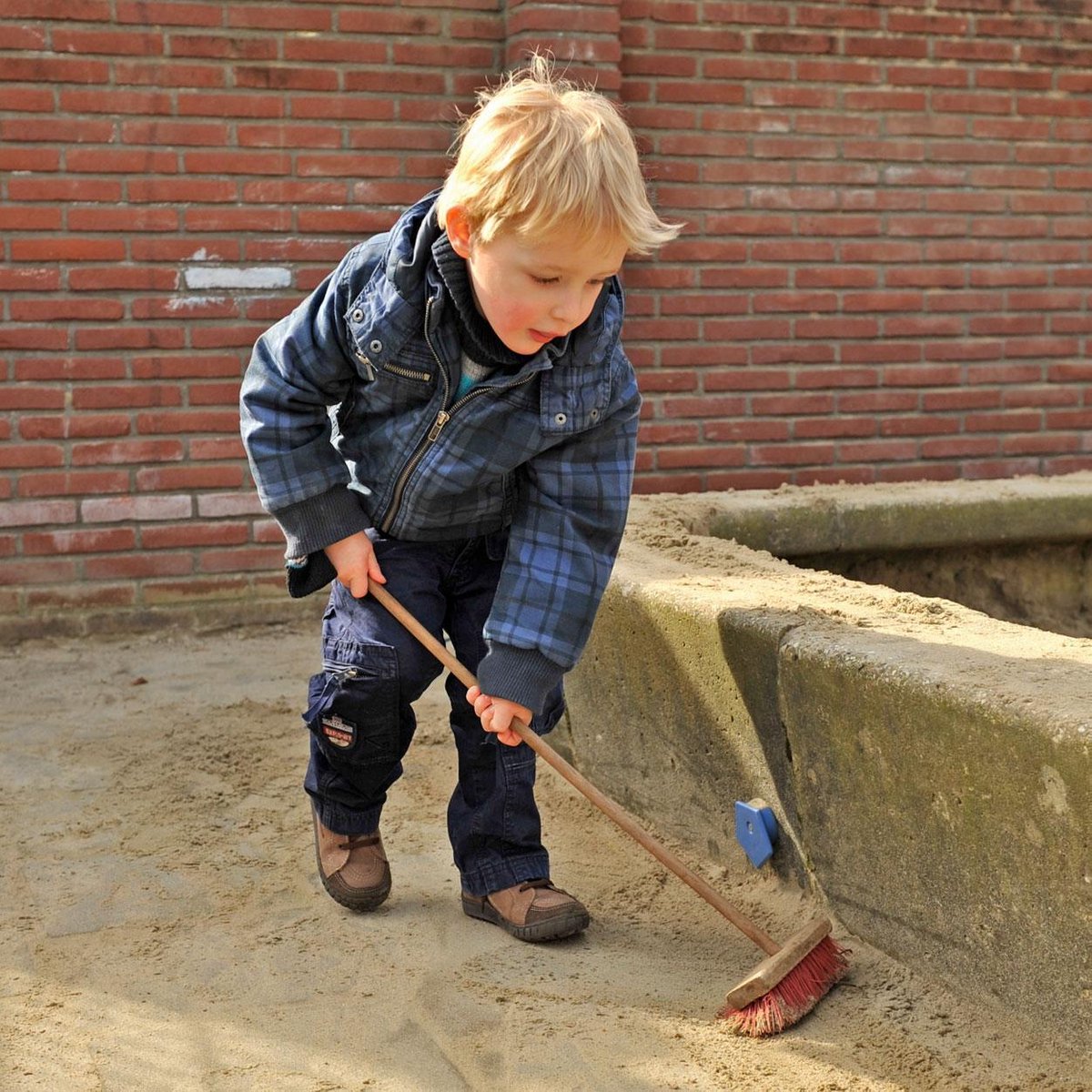 Playwood - Houten Bezem Rood