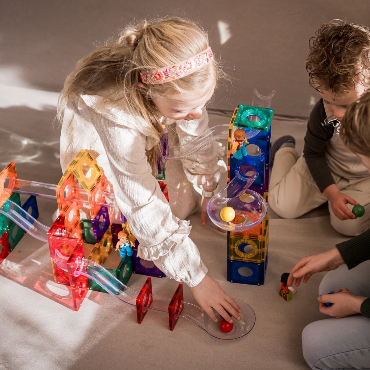 Gladi Tiles - 128 stuks knikkerbaan - Magnetic Tiles - Magnetisch Speelgoed