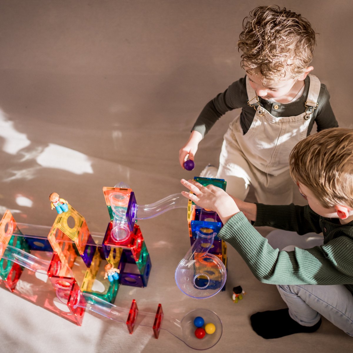 Gladi Tiles - 128 stuks knikkerbaan - Magnetic Tiles - Magnetisch Speelgoed