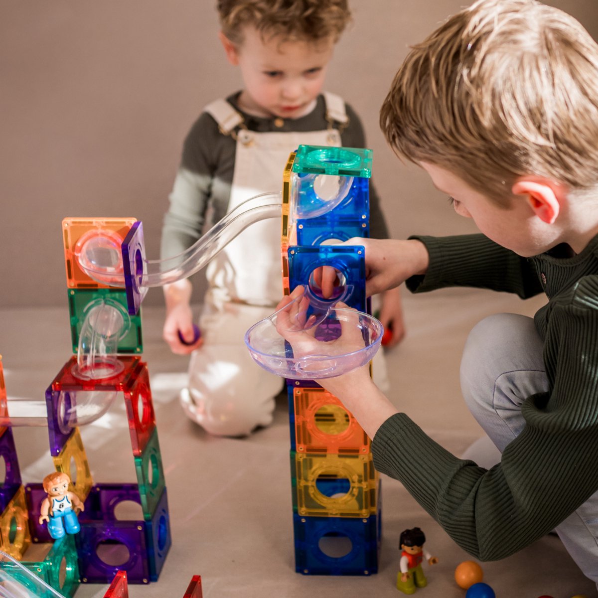 Gladi Tiles - 128 stuks knikkerbaan - Magnetic Tiles - Magnetisch Speelgoed