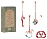 Maileg - Metalen Kersthangers Cadeauset Peter's Christmas - Rood/Blauw