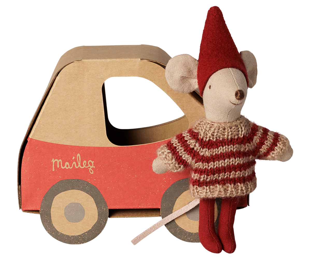 Maileg - Kerstmuis Zusje in Autodoosje