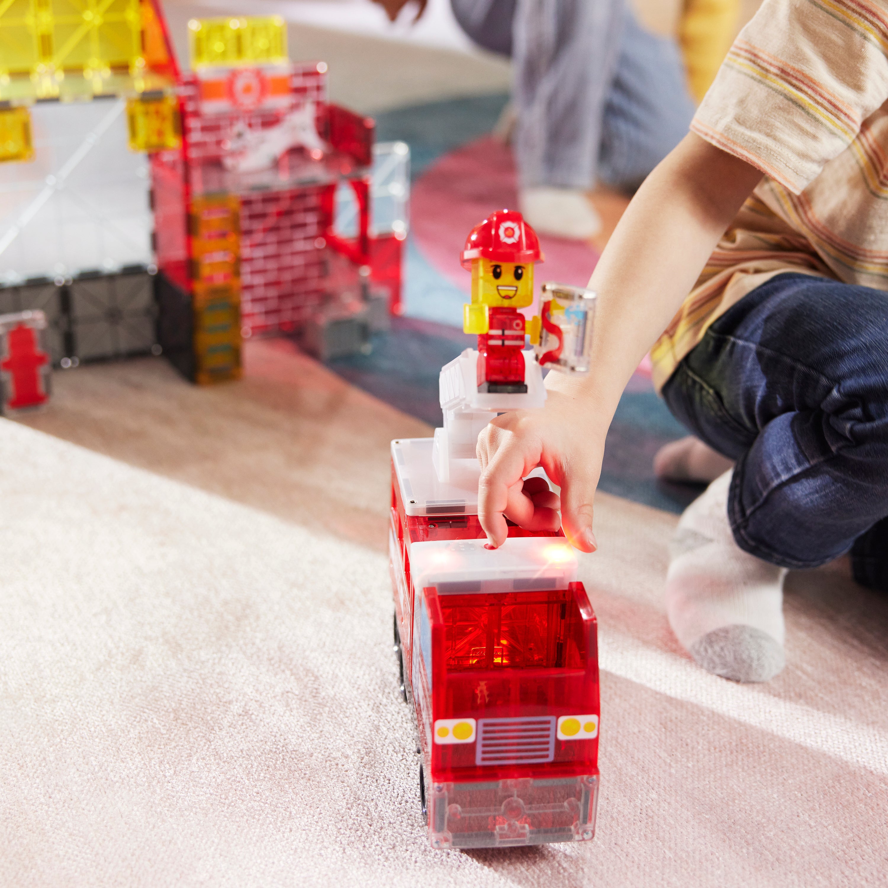 MAGNA-TILES® Fire Station met microMAGS (50 stuks)