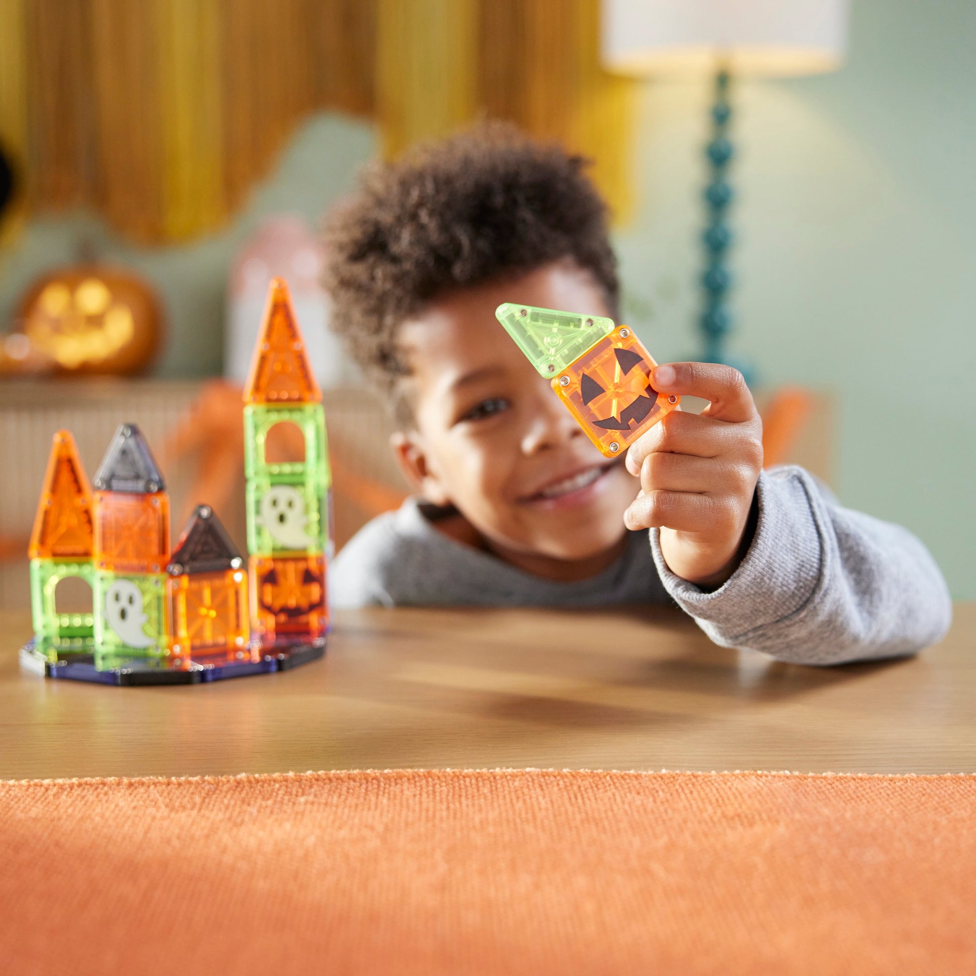 Spelen met MicroMags spookhuis