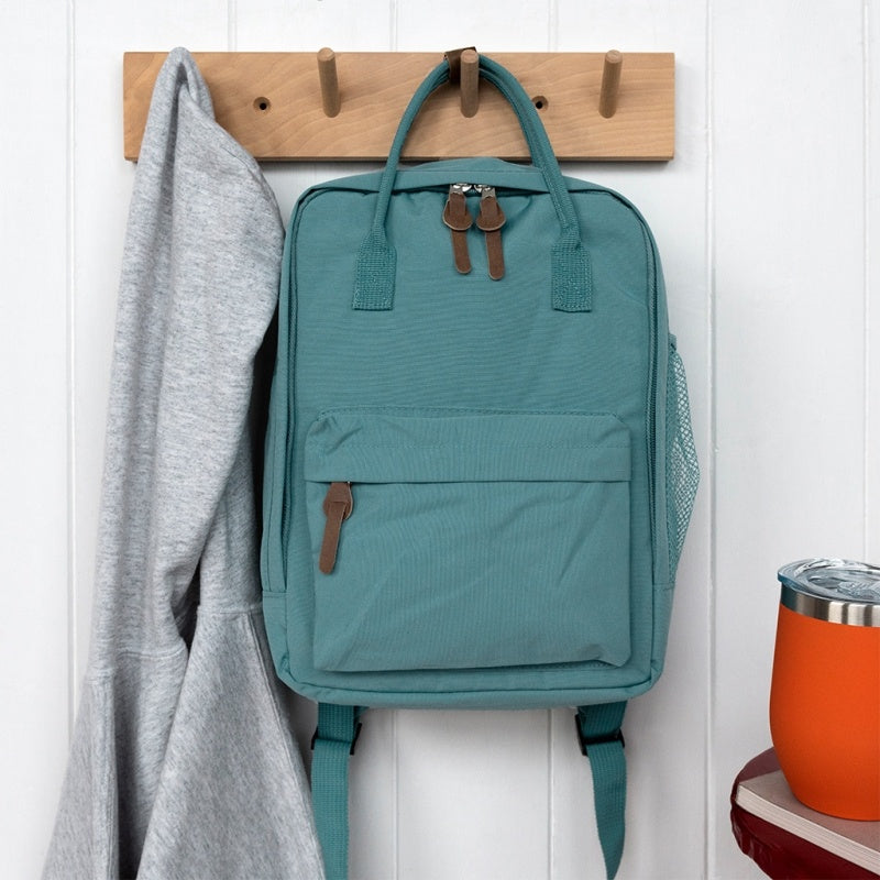 Kind draagt Rex London compacte rugzak blauw