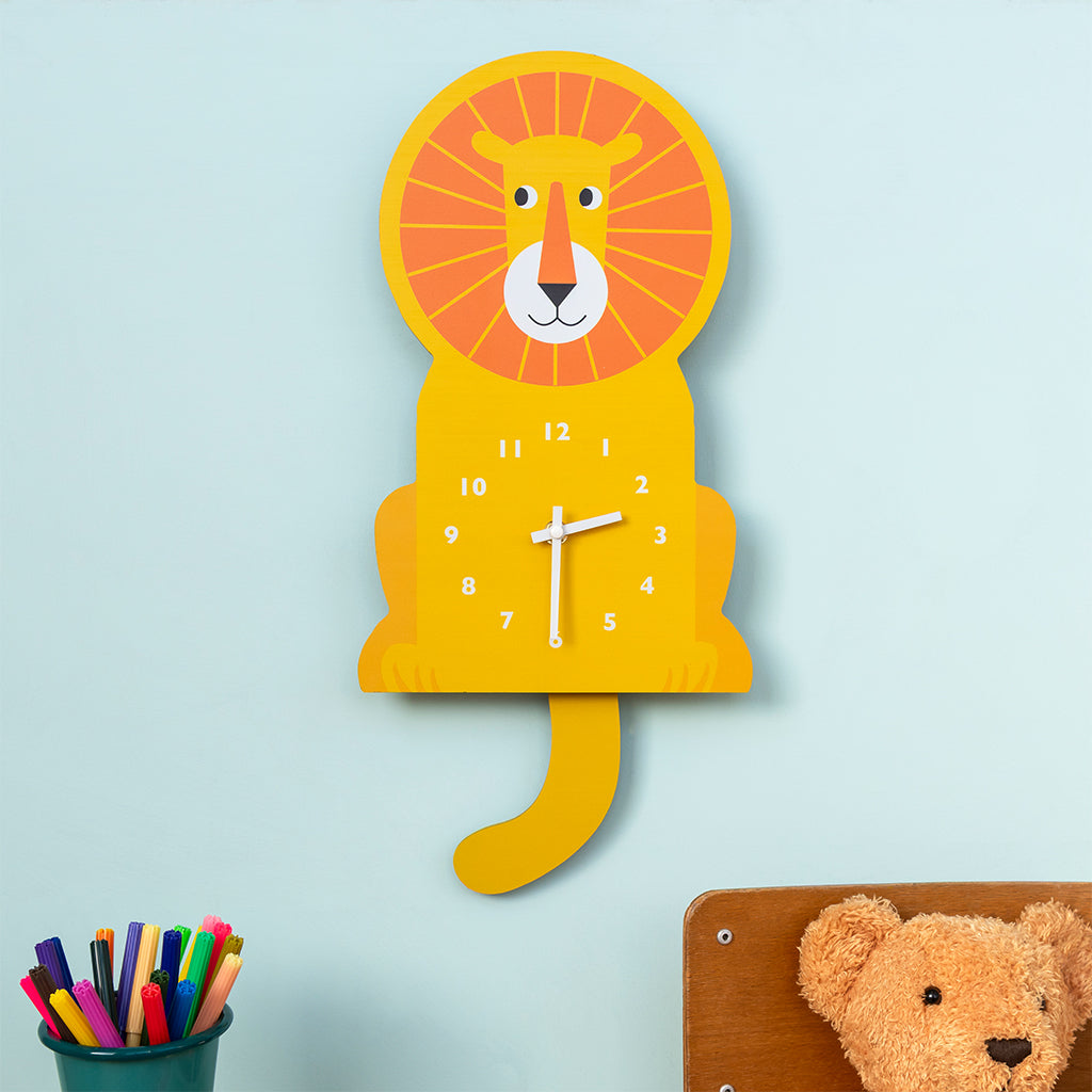 Rex London - Houten wandklok met slinger - Leeuw