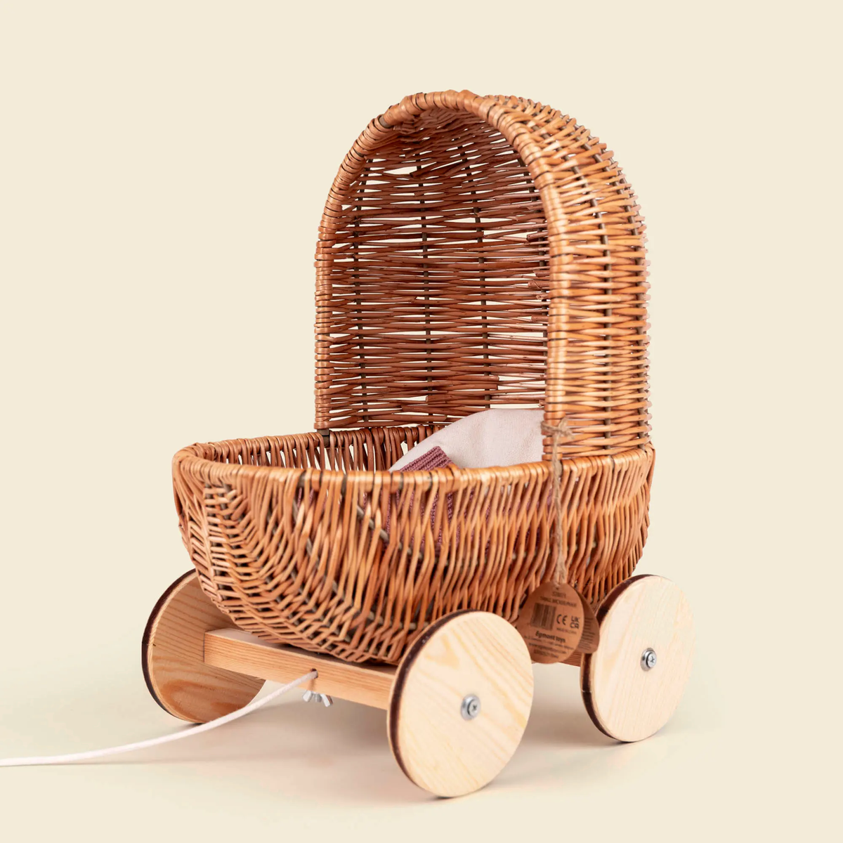 Egmont Toys - Kleine rieten poppenwagen met dekentje