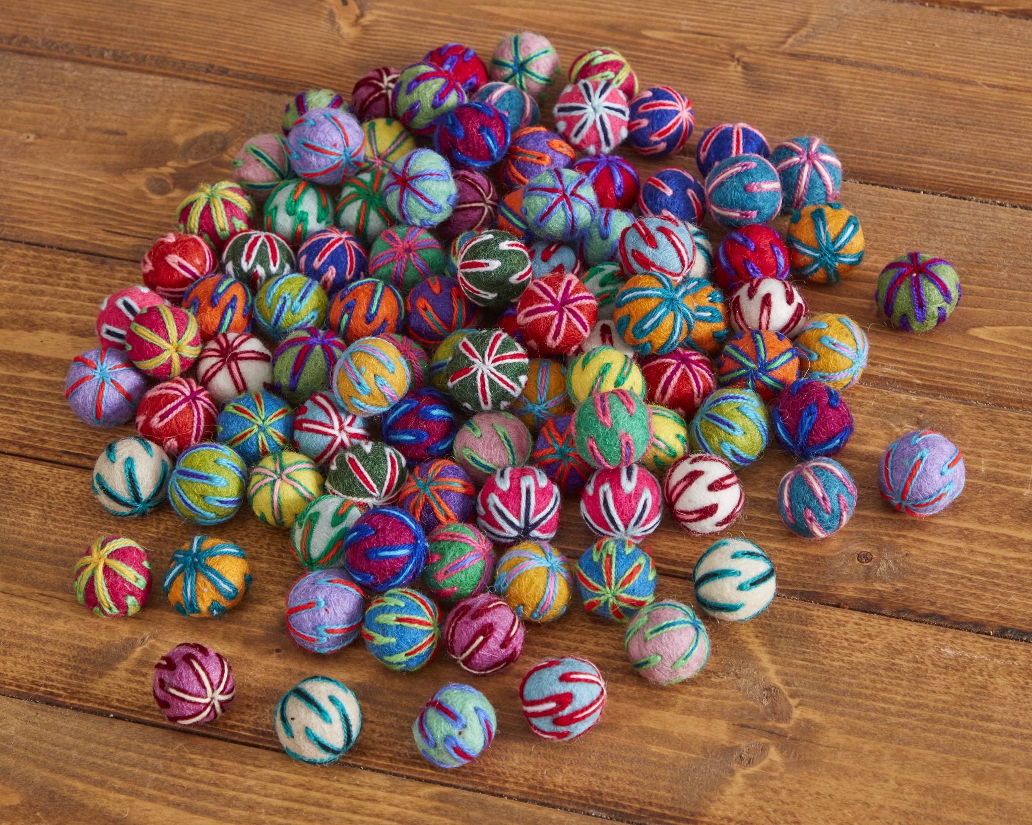Cosy - Viltballen met Patroon (100 stuks)
