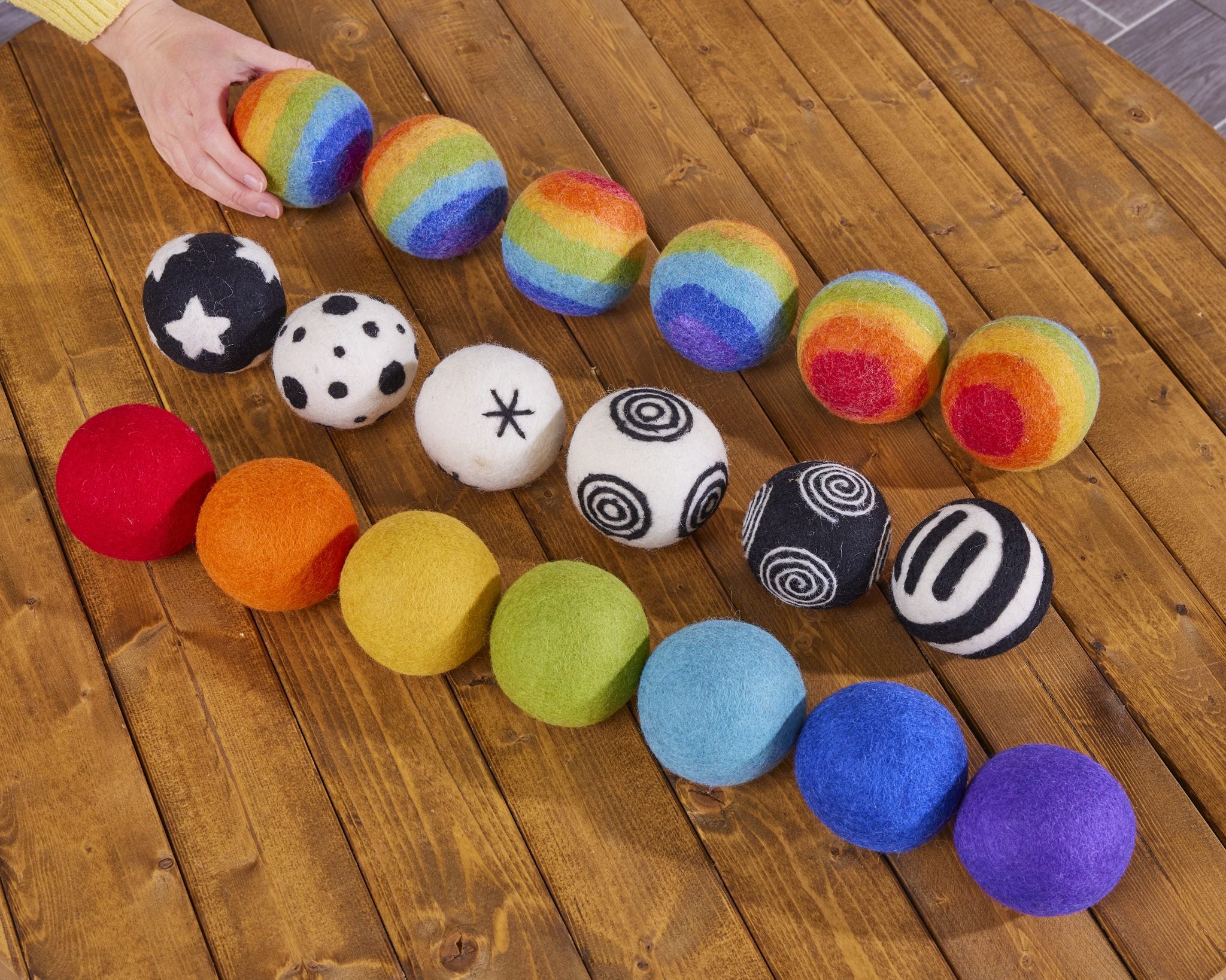 Cosy - Vilten Regenboogballen