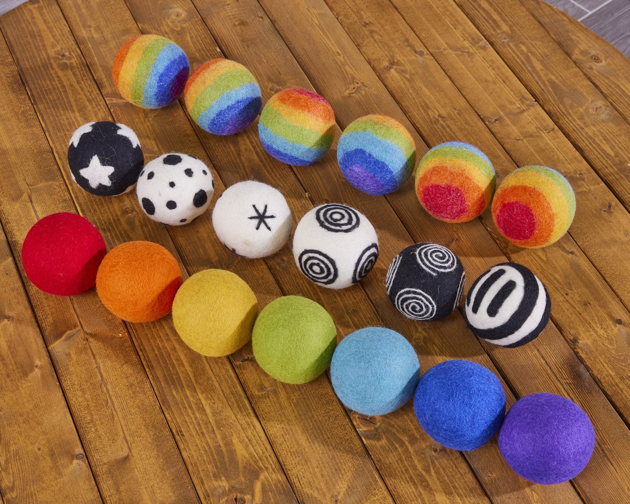 Cosy - Vilten Regenboogballen