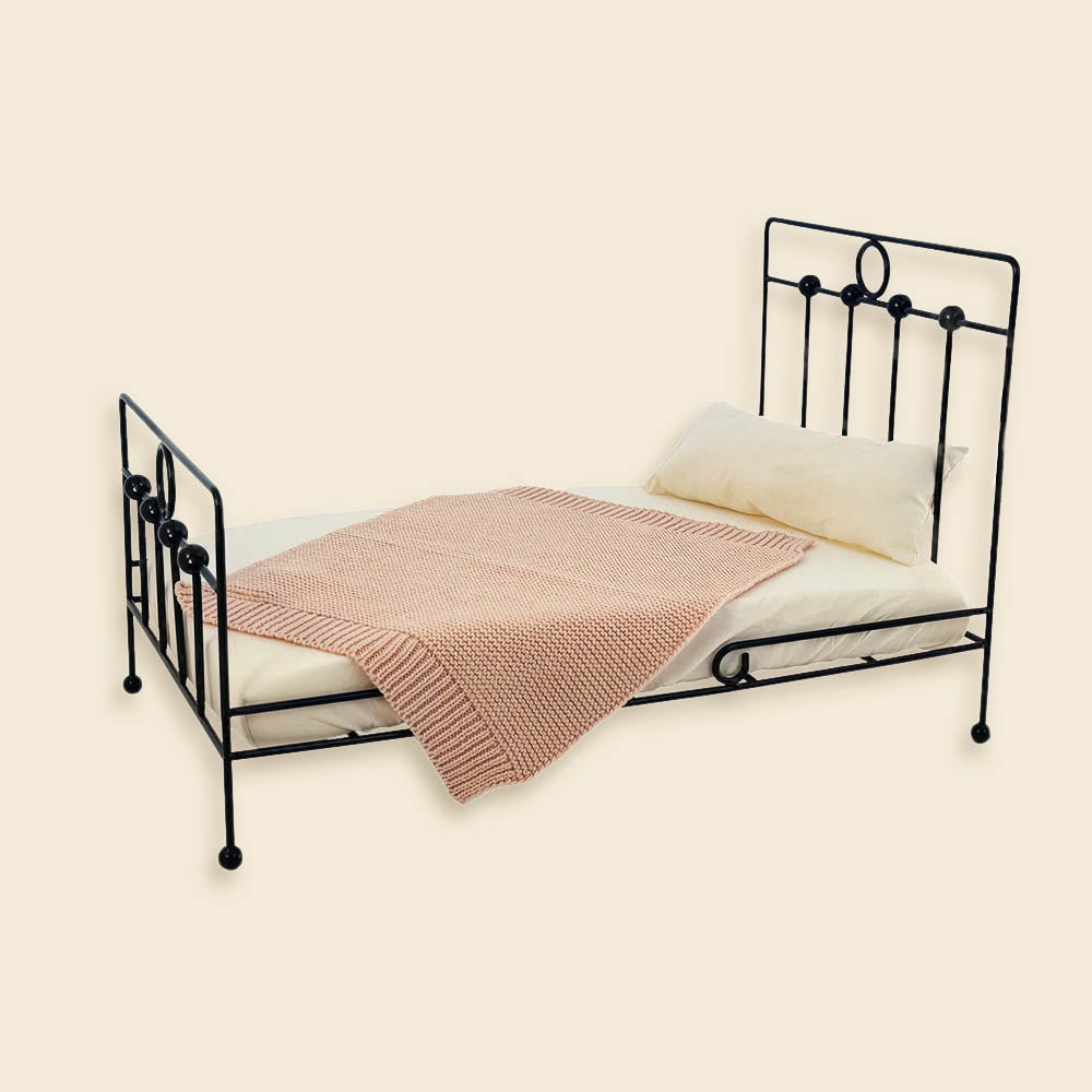 Egmont Toys - Metalen poppenbed met beddengoed