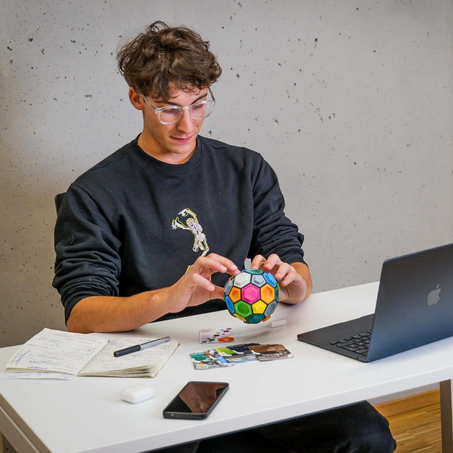 Boulderball - 3D-klimbal, wereldprimeur, in de kleinst mogelijke ruimte, concentratie, creativiteit en behendigheid