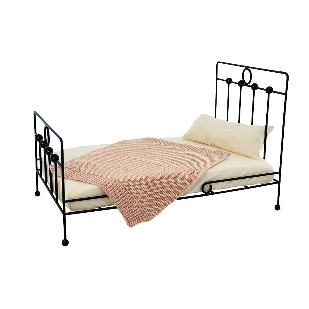 Egmont Toys - Metalen poppenbed met beddengoed