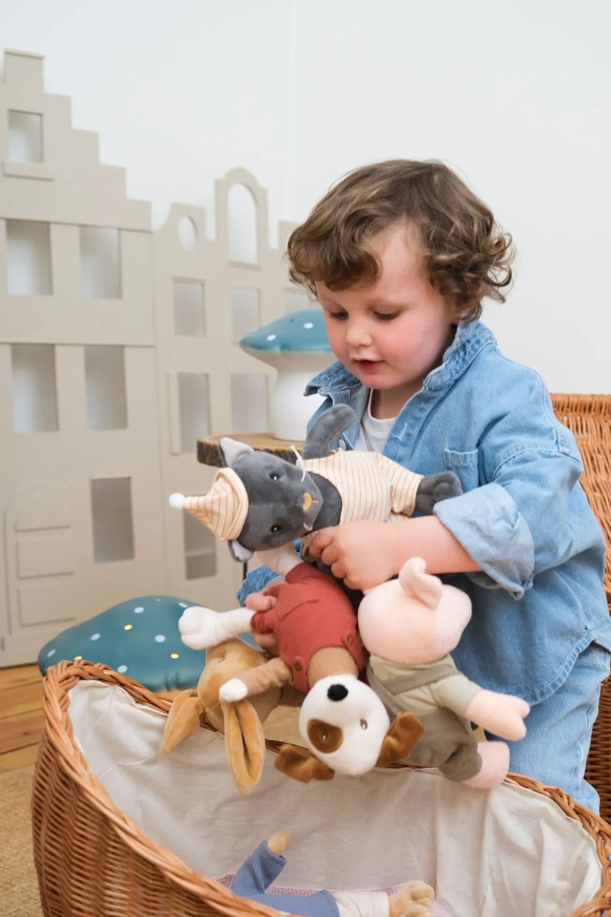 Egmont Toys - Eddie de hond knuffel met ooglapje en tuinbroek