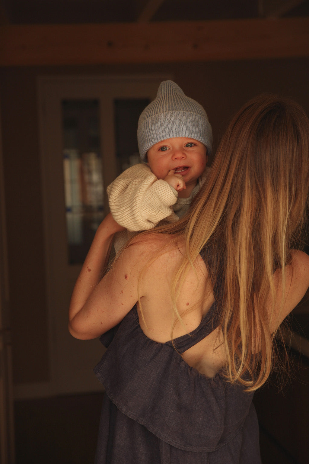 Hvid Wollen newborn mutsje Fonzie Light Blue