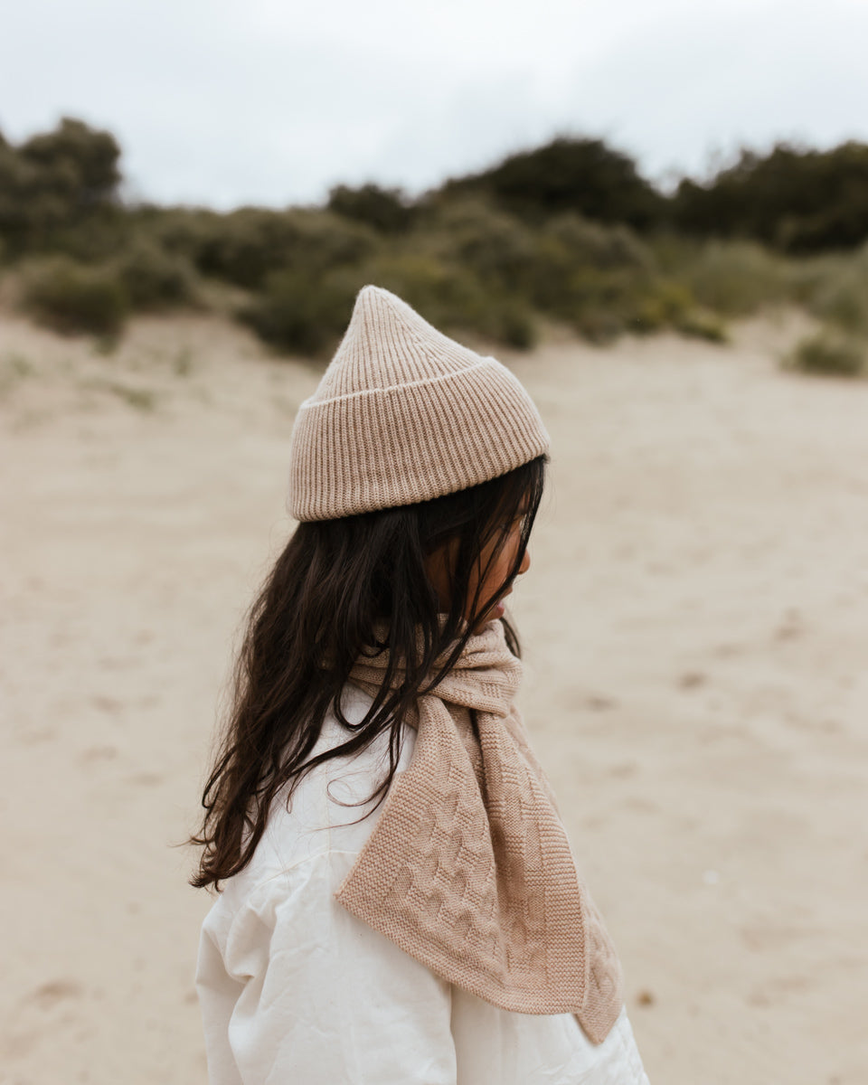 Hvid Wollen newborn mutsje Fonzie Sand