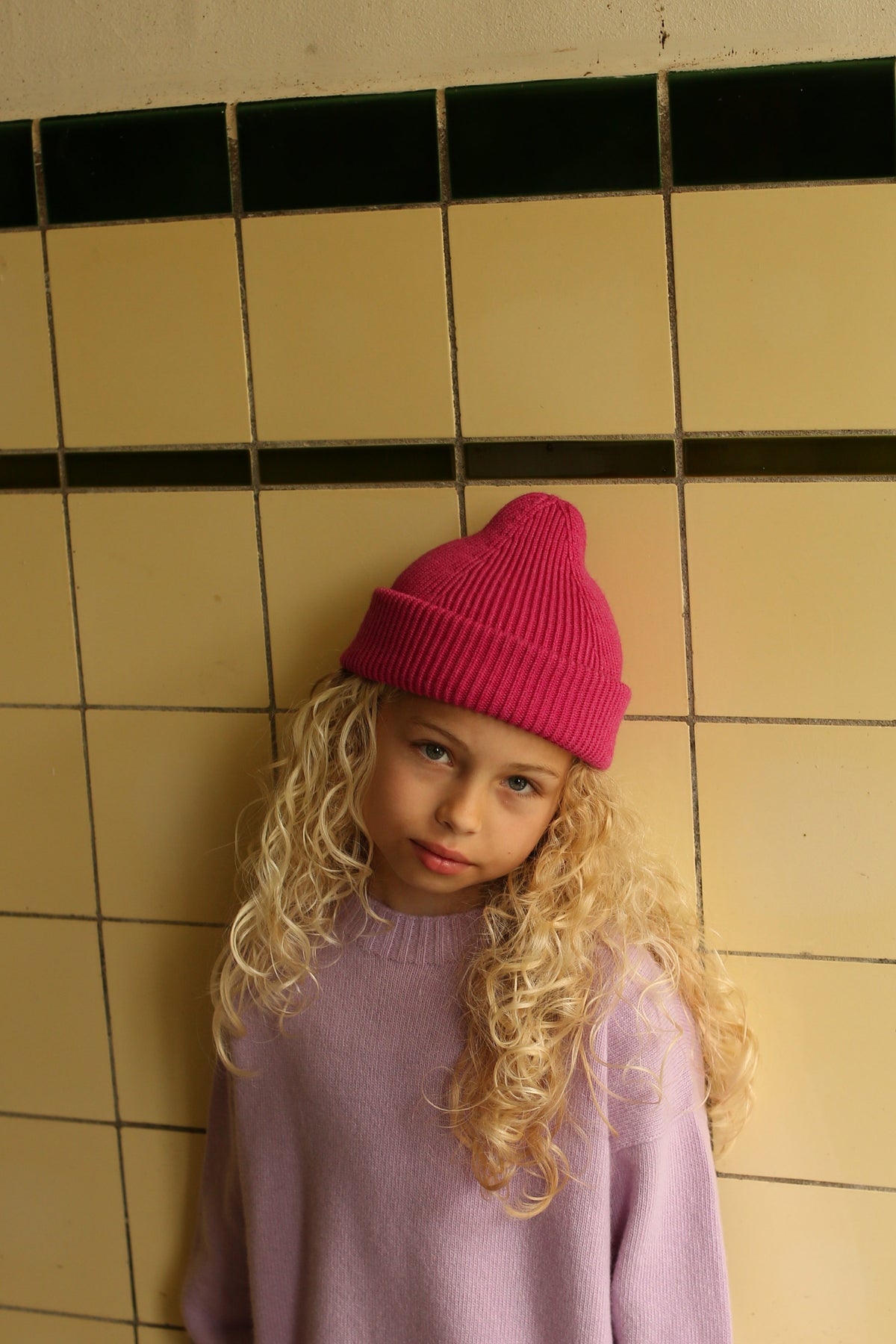 Hvid wollen mutsje Fonzie KIDS fuchsia