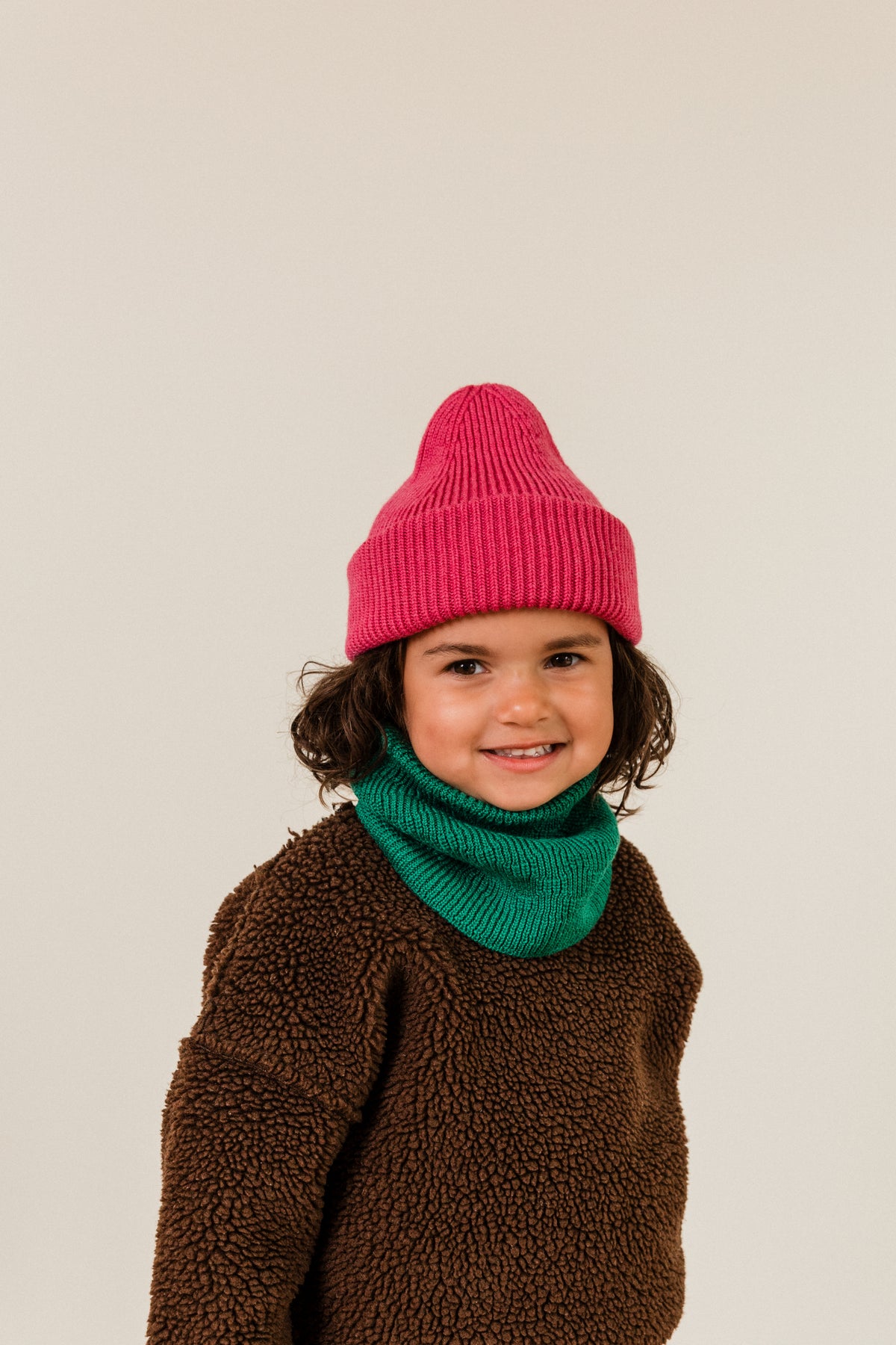 Hvid wollen mutsje Fonzie KIDS fuchsia