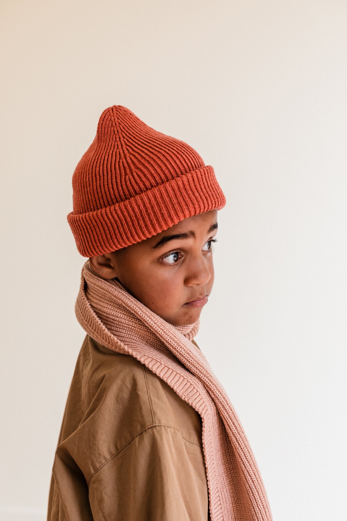 Hvid wollen mutsje Fonzie KIDS wild berry