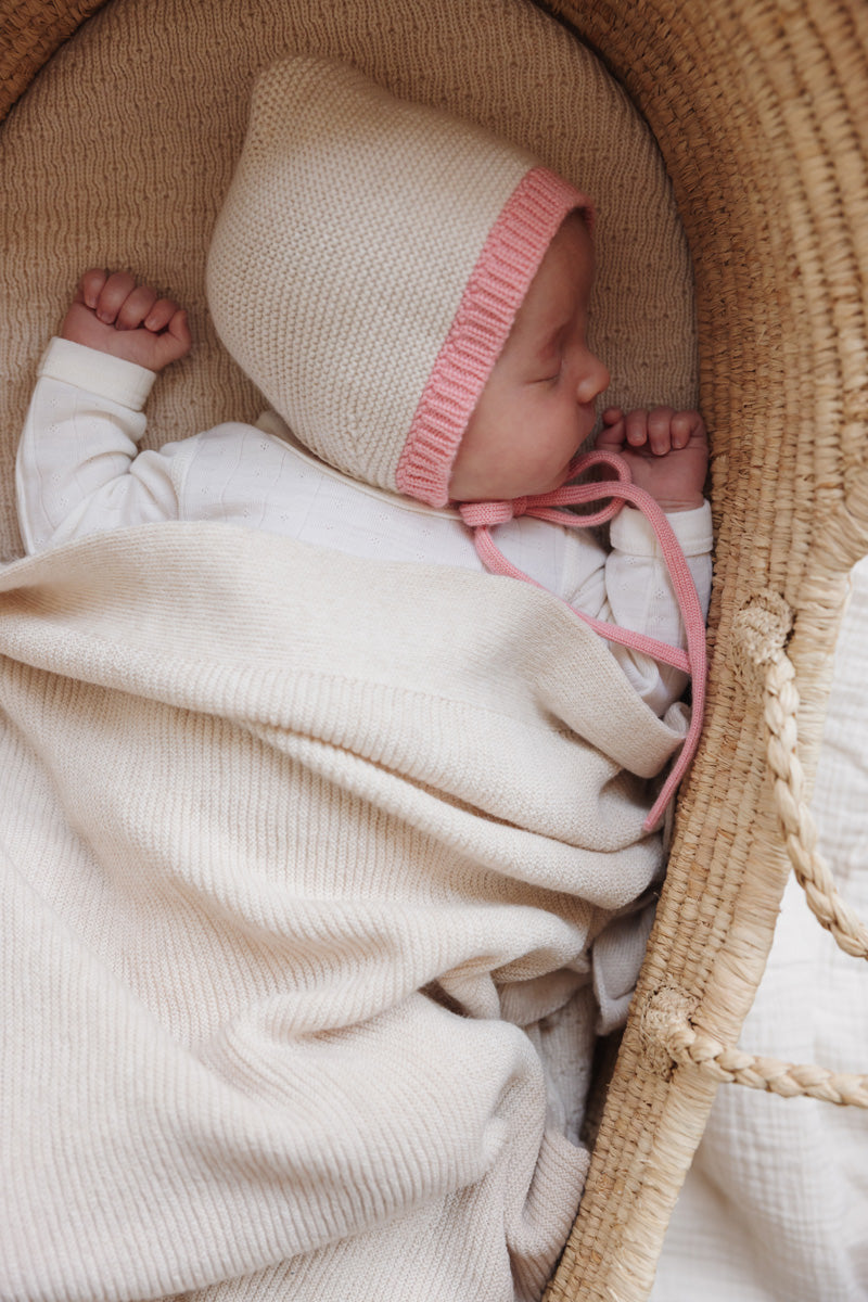Hvid Wollen bonnet Dolly Cream/Bubblegum