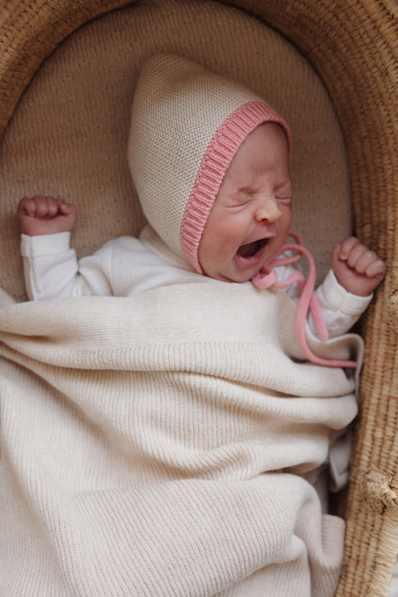 Hvid Wollen bonnet Dolly Cream/Bubblegum