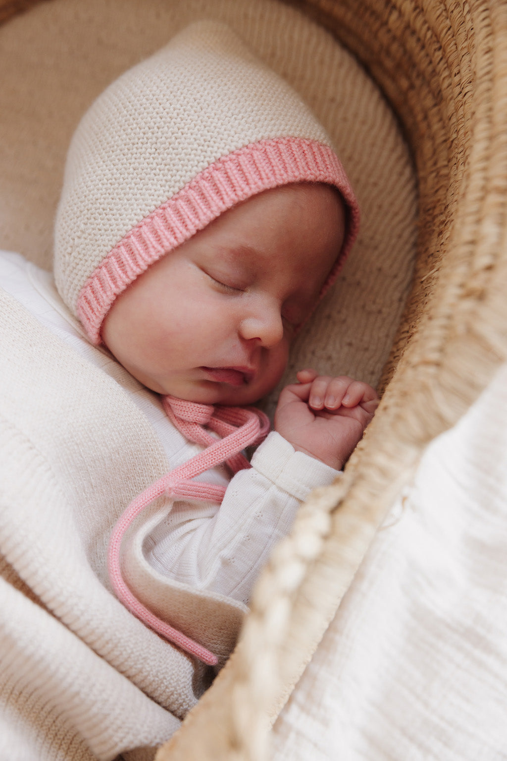 Hvid Wollen bonnet Dolly Cream/Bubblegum