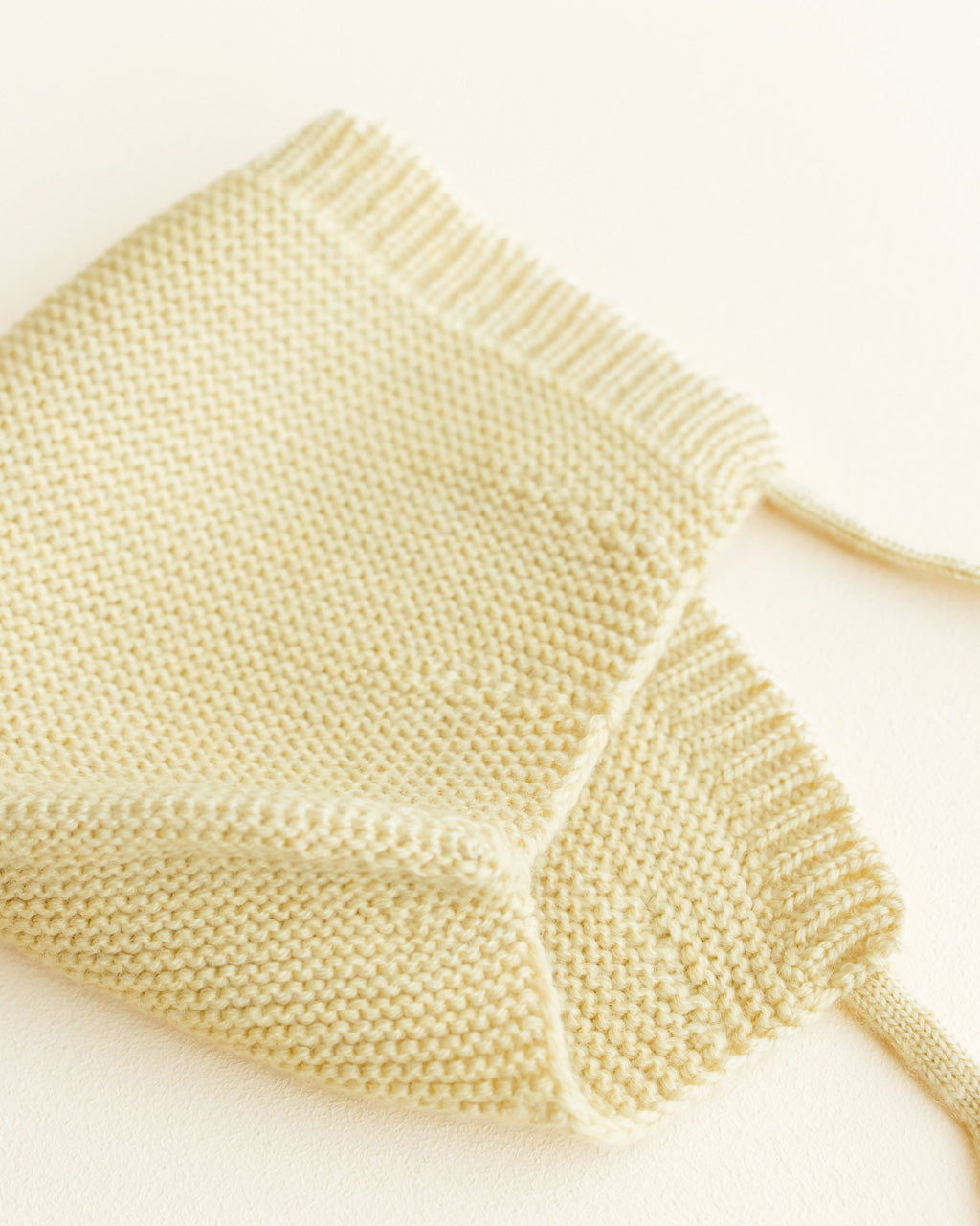 Hvid Wollen bonnet Dolly Light Yellow