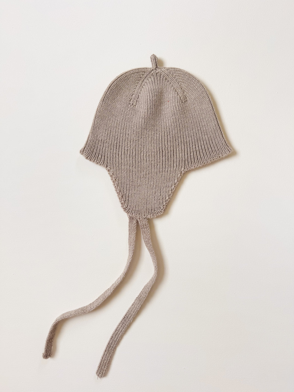 Hvid - Wollen bonnet Kota Sand