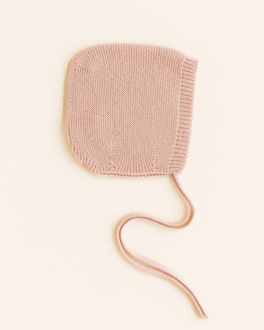 Hvid wollen newborn bonnet apricot