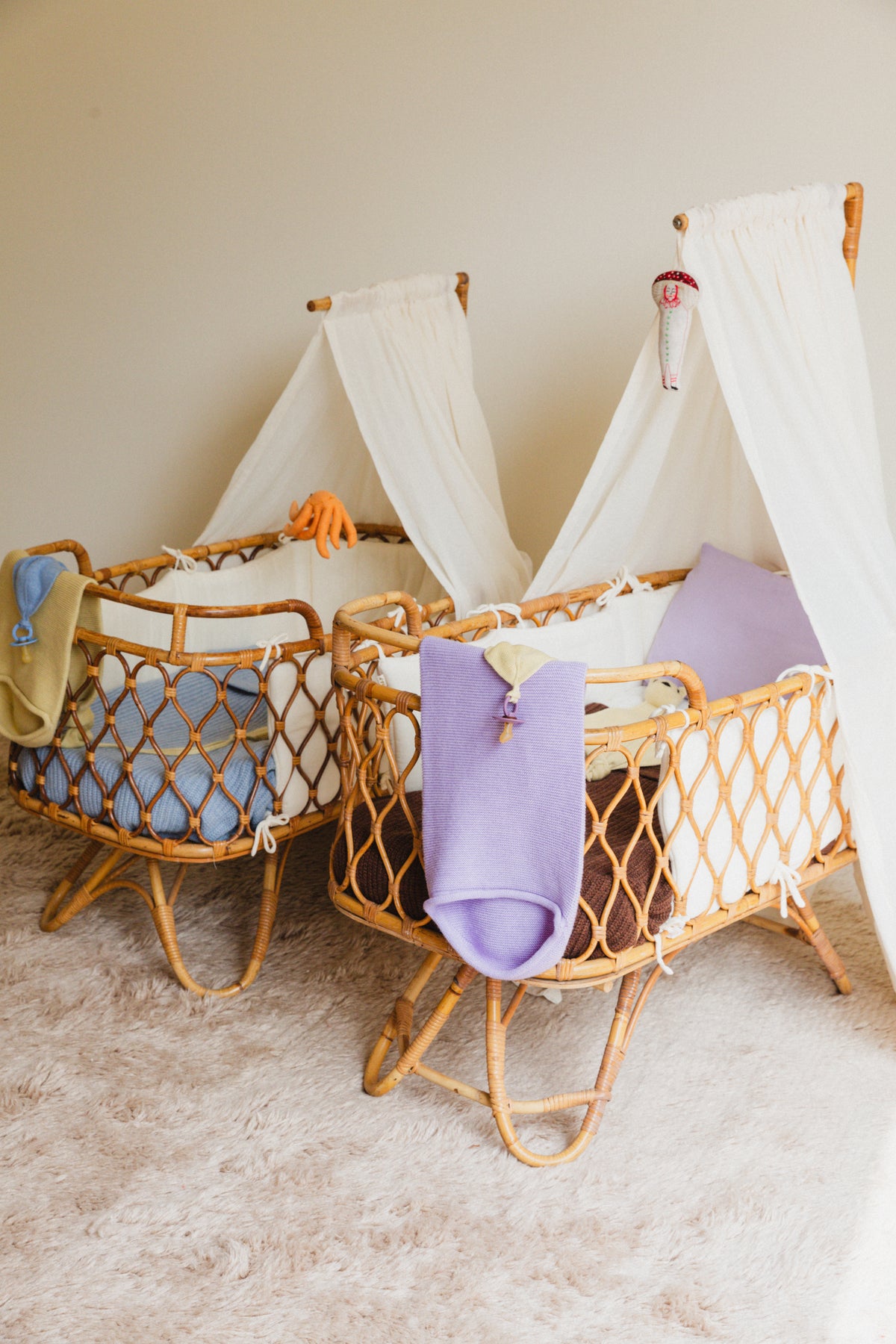 Hvid wollen cocoon lilac