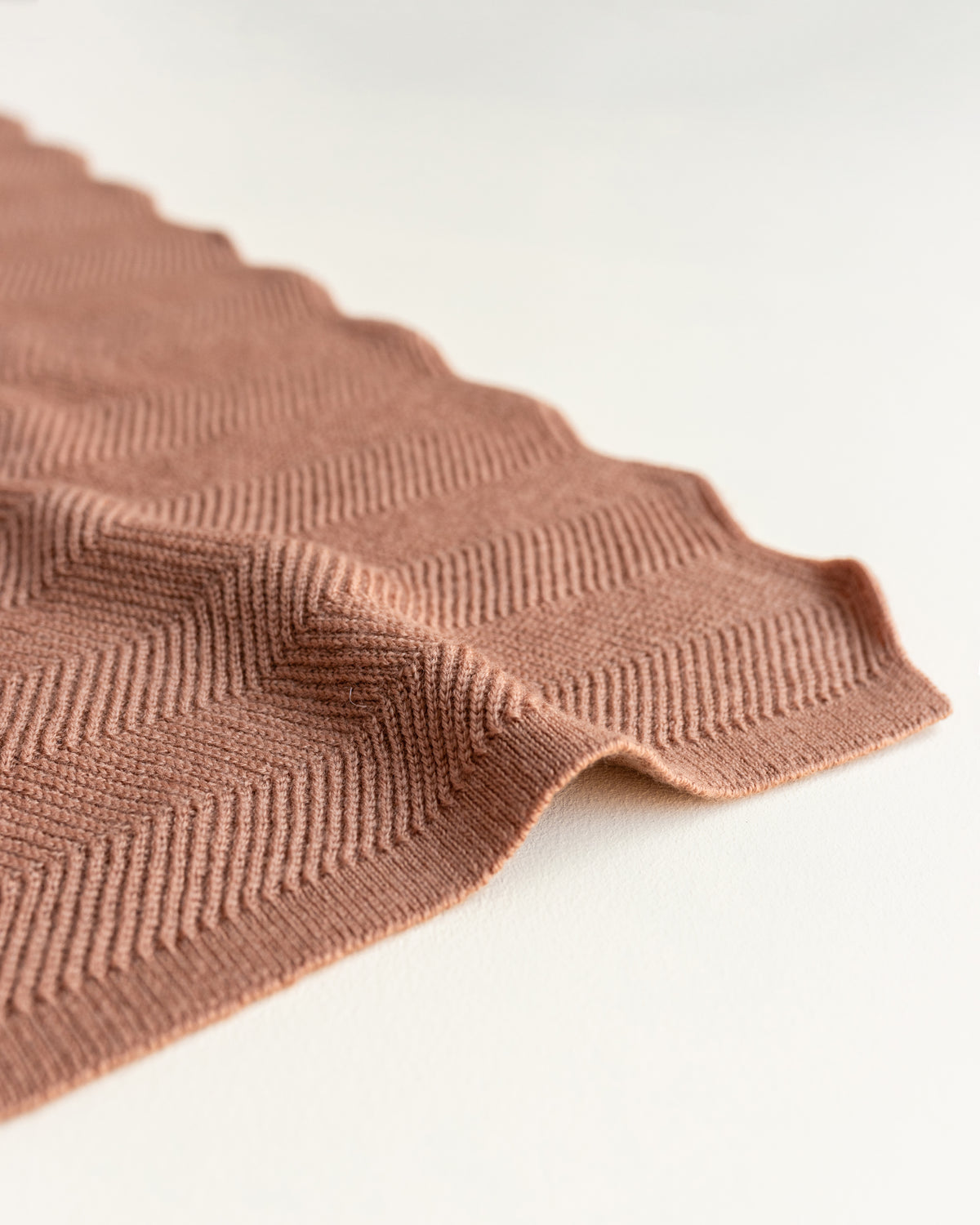 Hvid Wollen babydeken Freddie Terracotta