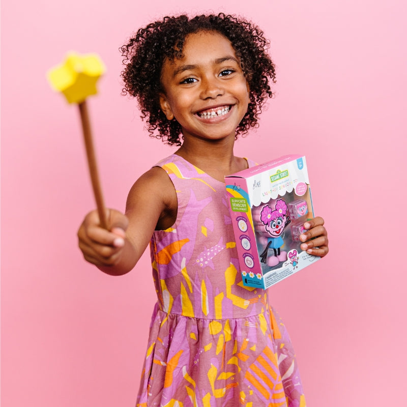 Glo Pals - sensorische lichtgevende blokjes voor in bad of sensorisch spel - Sesamstraat Abby - 2 stuks incl. speelvriendje