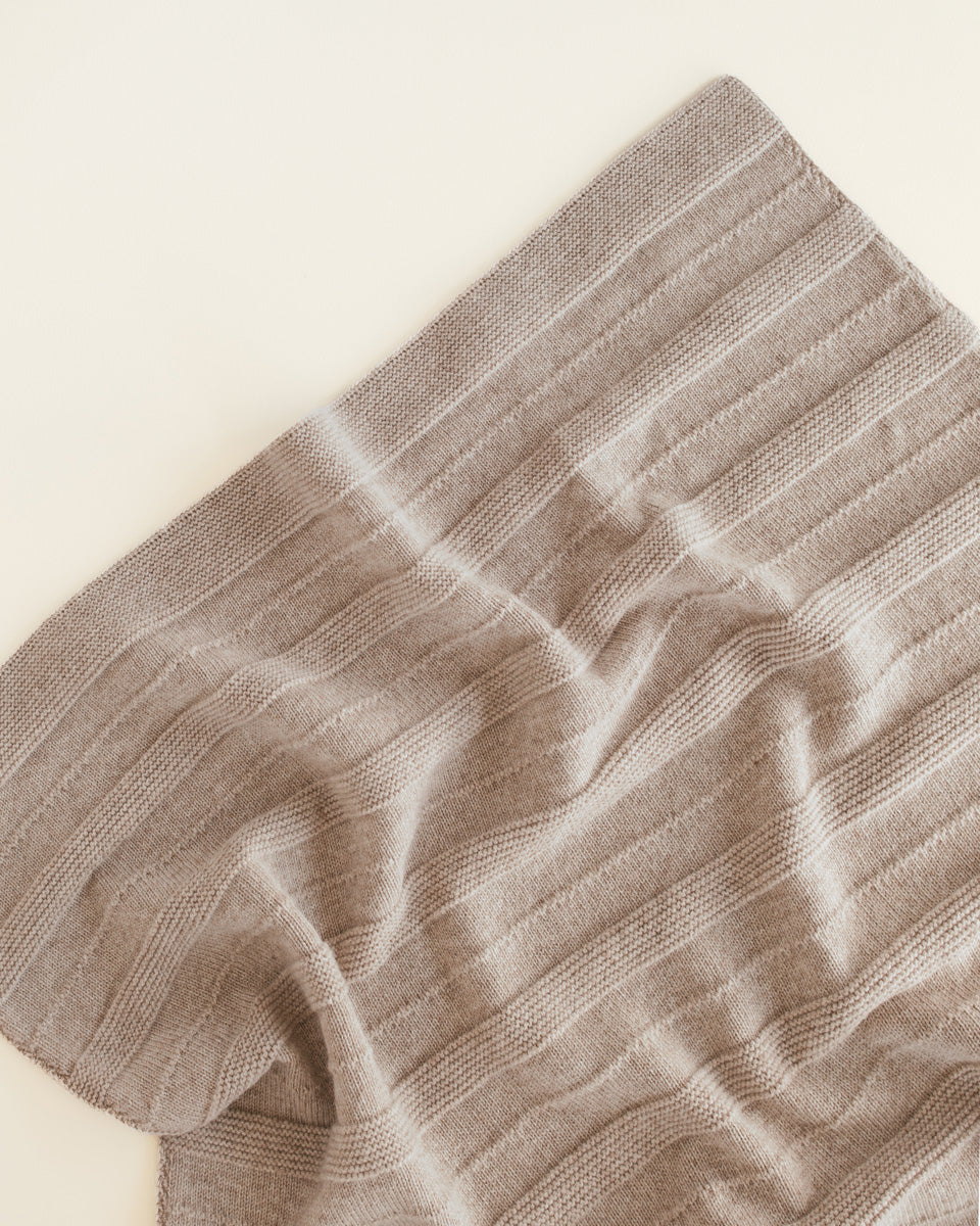 Hvid babydeken Holly Sand detail