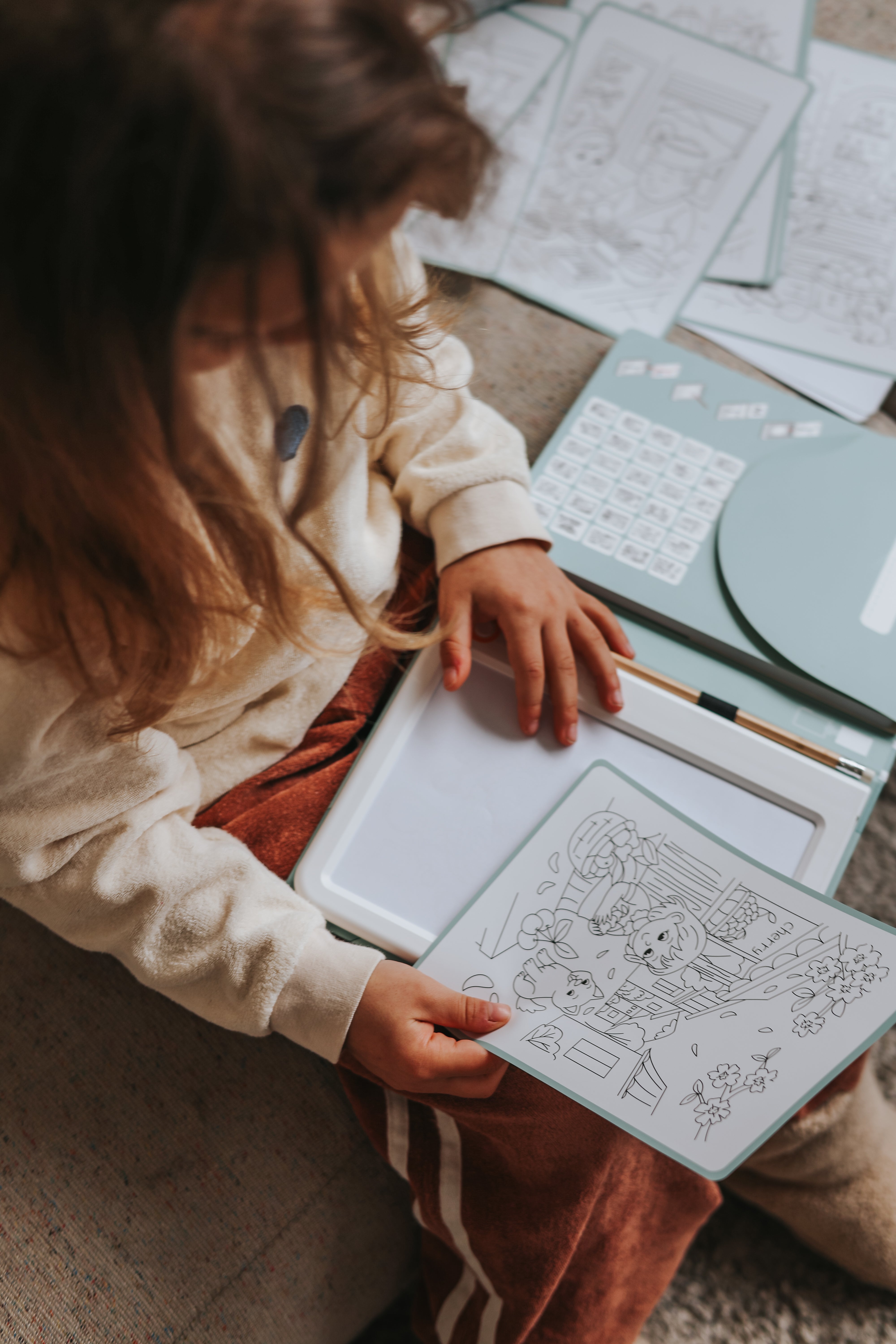 KIDYDRAW PAD 6+ Lichtgevende Tekentablet met 30 Tekensjablonen