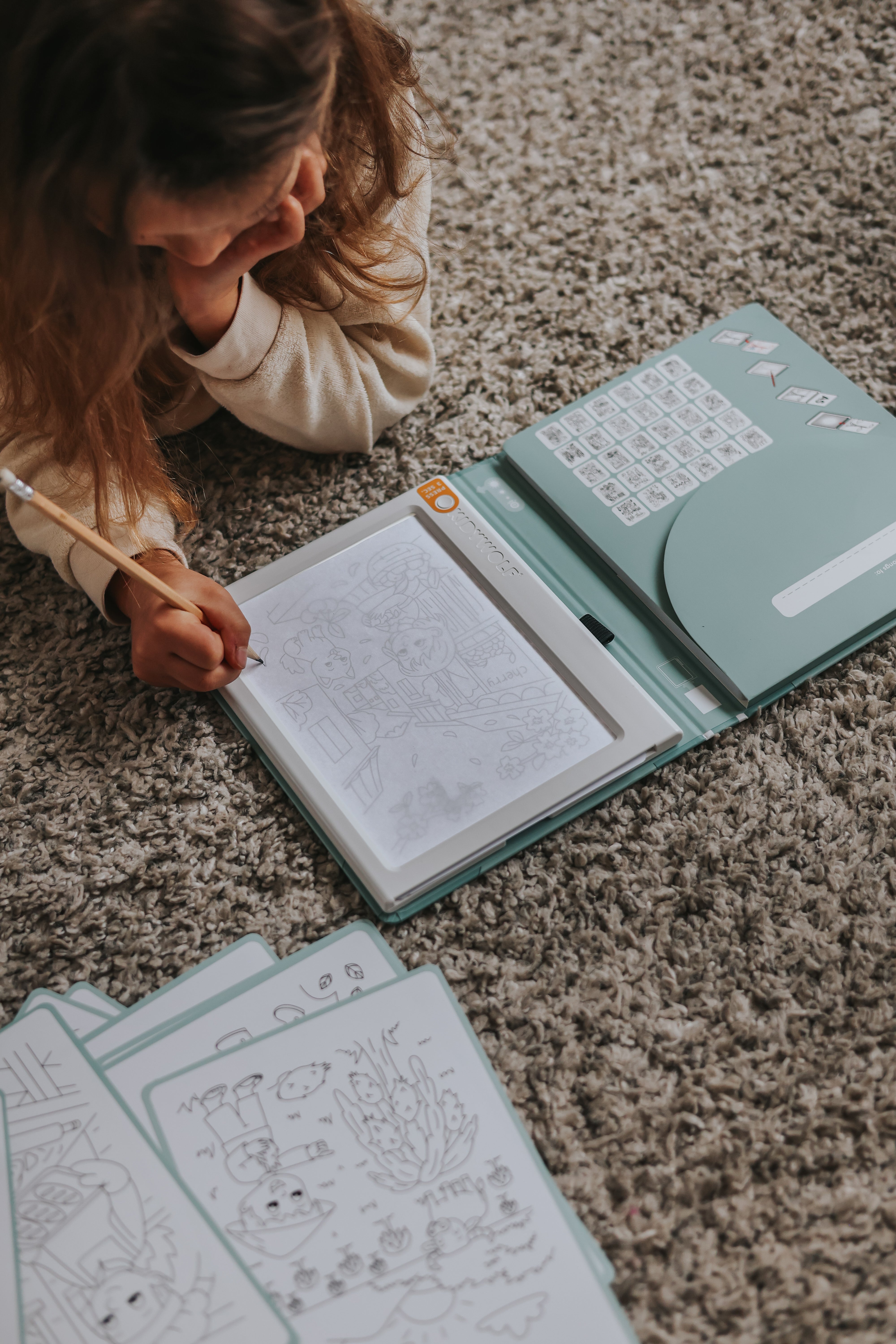 KIDYDRAW PAD 6+ Lichtgevende Tekentablet met 30 Tekensjablonen