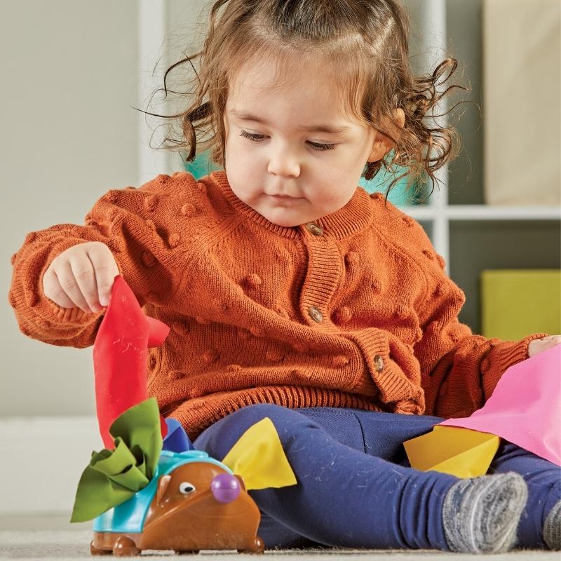 Kind trekt het rode doekje uit spike