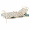 Maileg - Metalen bed blauw (klein) voor bij poppenhuis