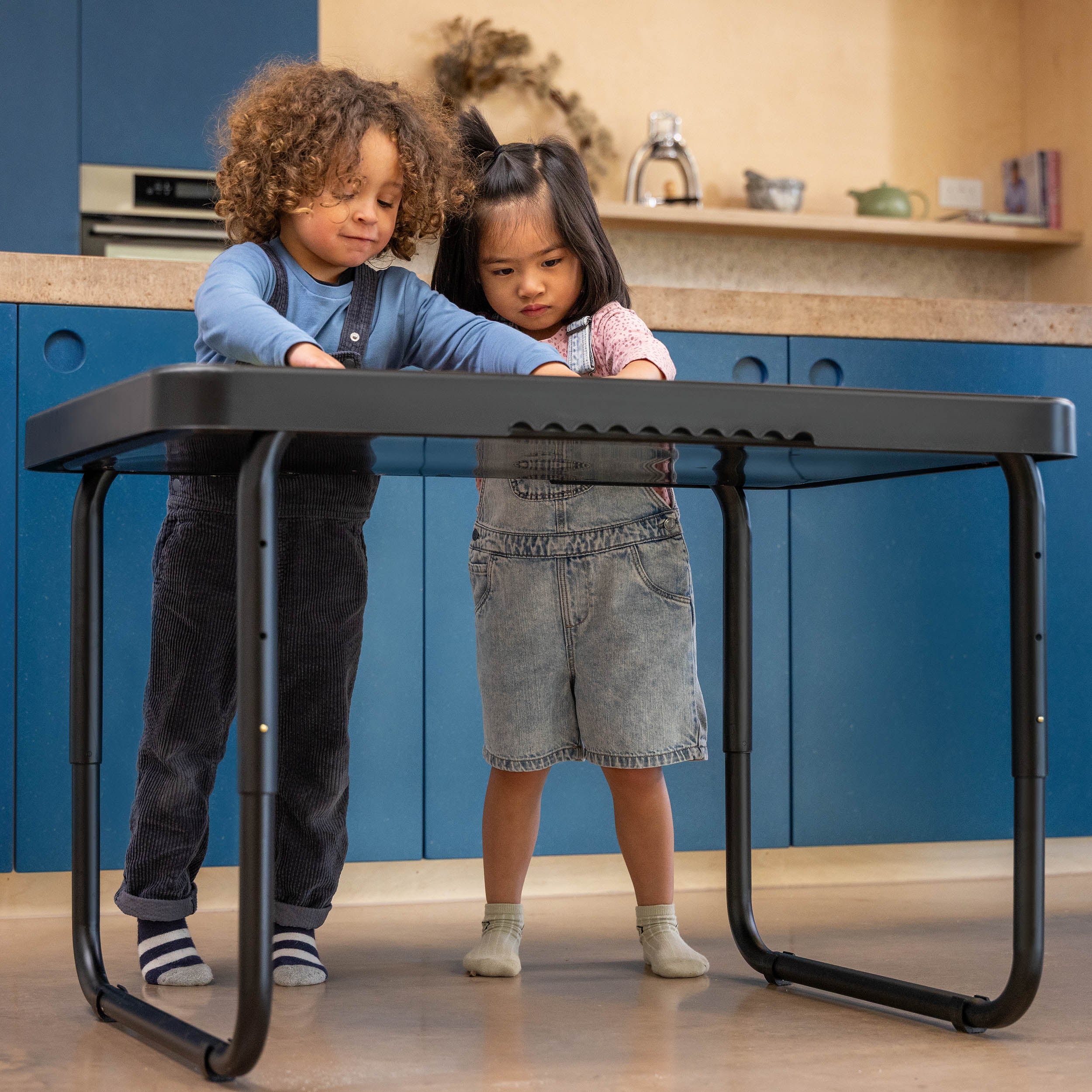 Toyrific - Playhouse PlayTray (95cm) Set - Speeltafel zwart + Verstelbaar onderstel