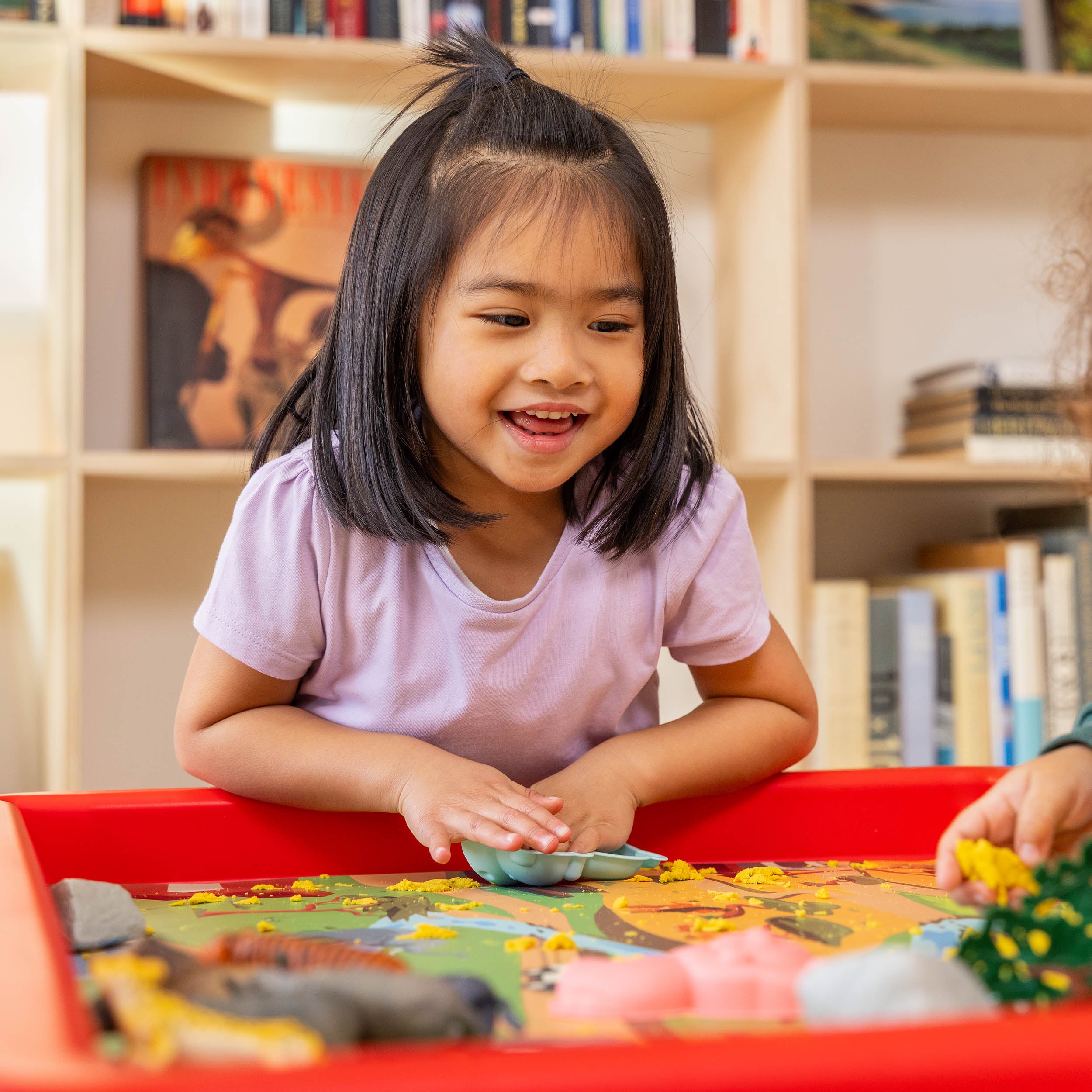Toyrific - SET PlayTray (95cm) rood + onderstel + speelmat Farm & Safari